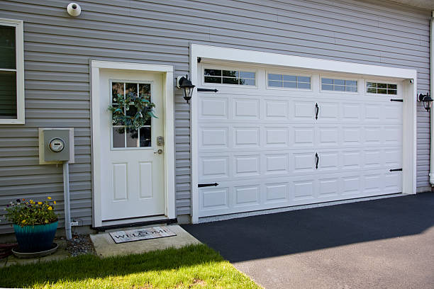 24/7 Emergency Garage Door Panel Replacement experts in New Vienna, OH